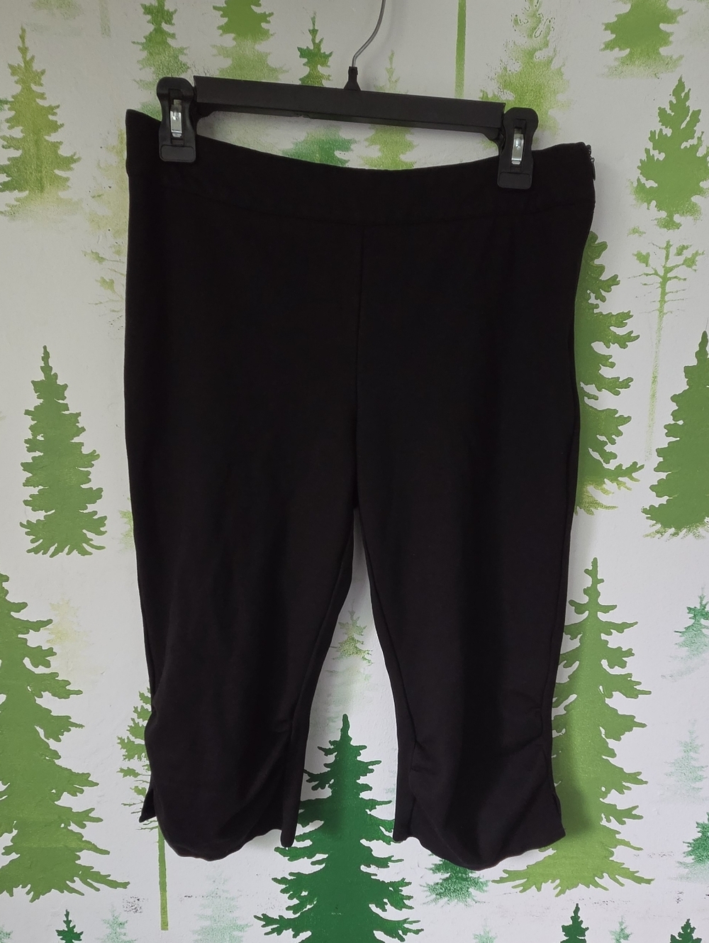 POSTER GIRL Black Capri Pants